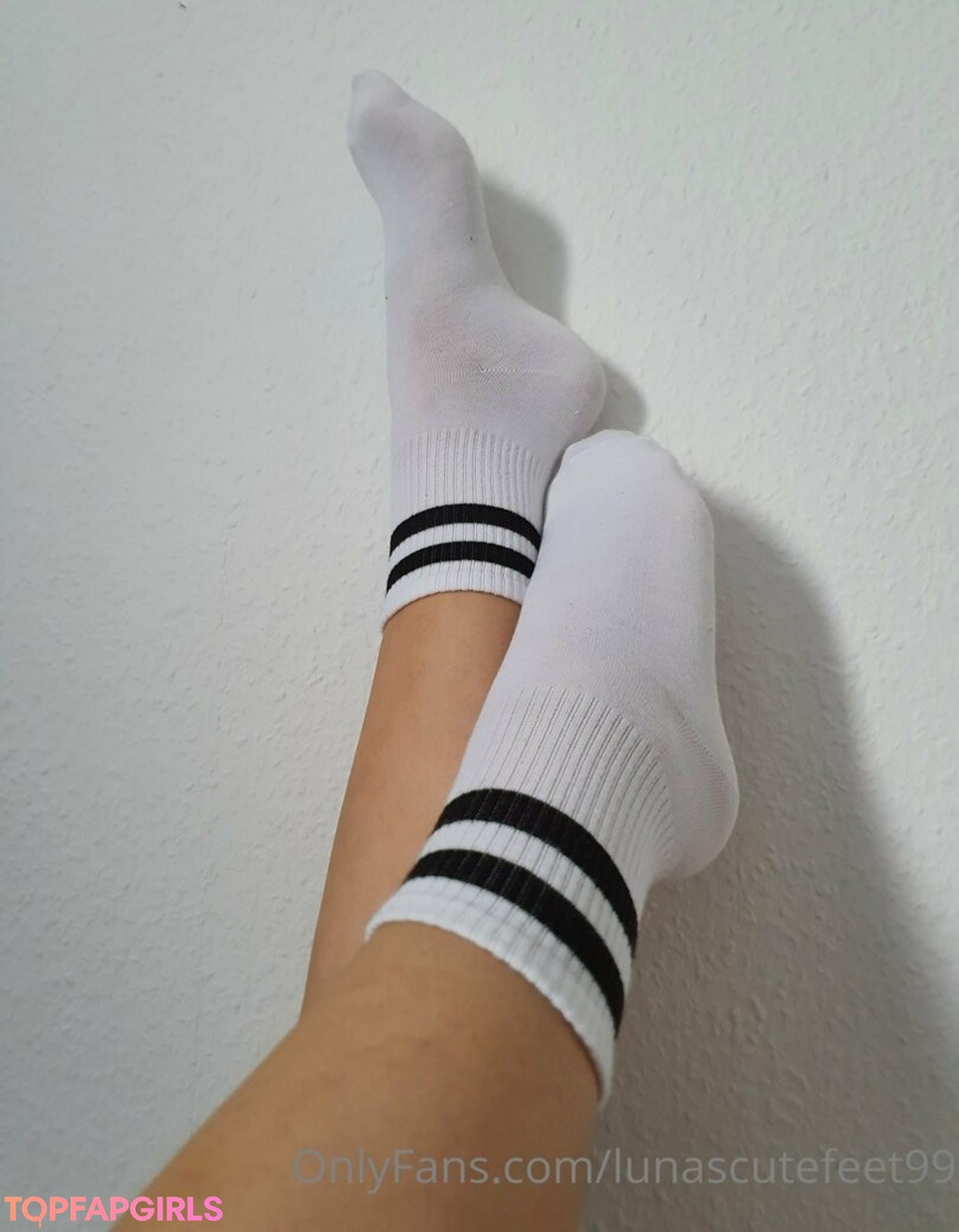Photo nue de fuite OnlyFans de Lunascutefeet99 #1 Photo nue de fuite OnlyFans de Lunascutefeet99 #1