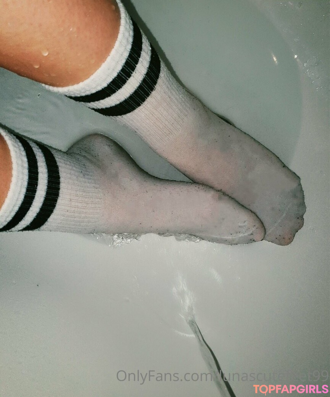 Photo nue de fuite OnlyFans de Lunascutefeet99 #5 Photo nue de fuite OnlyFans de Lunascutefeet99 #5