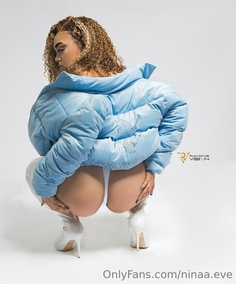 Photo nue de fuite OnlyFans de Ninaaeve