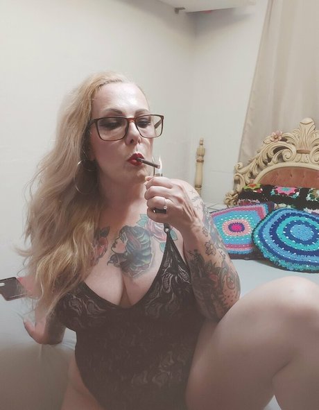 Lady.smoker.queen