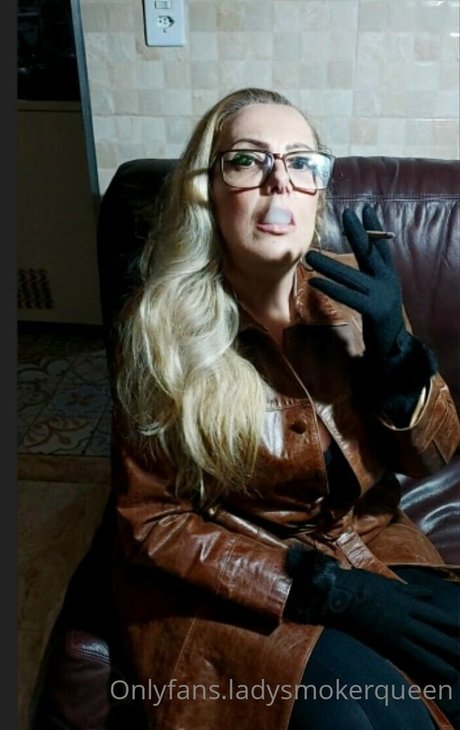 Lady.smoker.queen