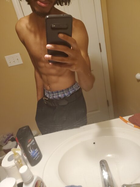 Photo nue de fuite OnlyFans de Yvngray