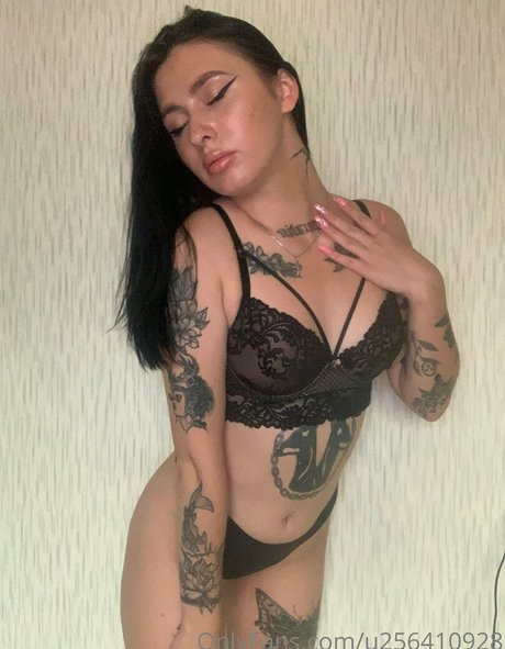 Alinajuicyb1tch
