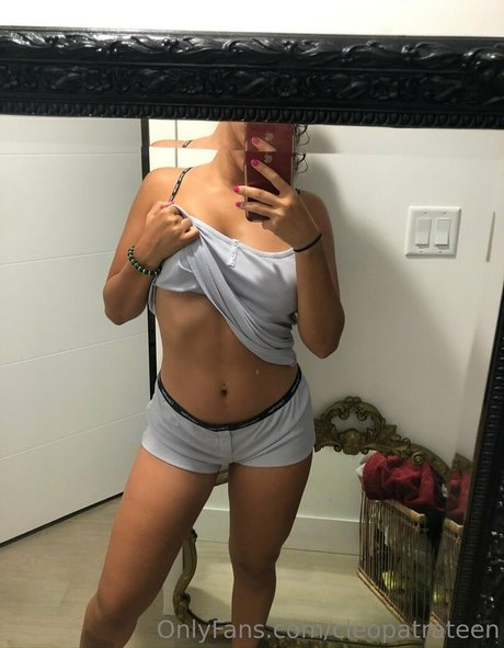 Photo nue de fuite OnlyFans de Cleopatrateen