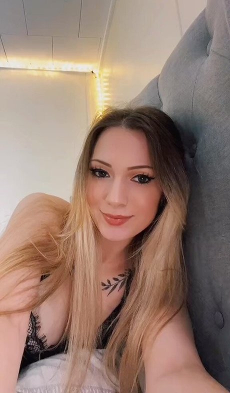 Photo nue de fuite OnlyFans de Little Momma