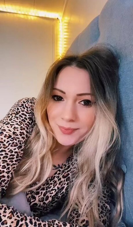 Photo nue de fuite OnlyFans de Little Momma