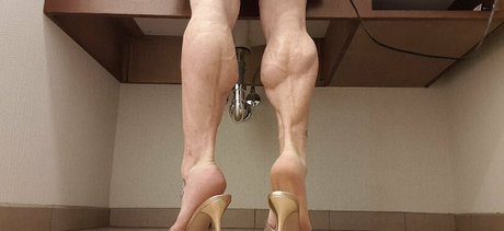 Laceys_muscular_calves