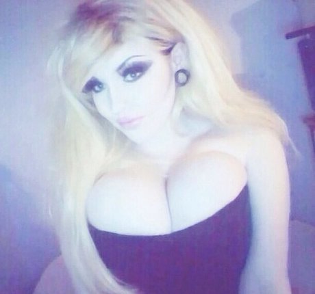 Photo nue de fuite OnlyFans de Betty Dahmer