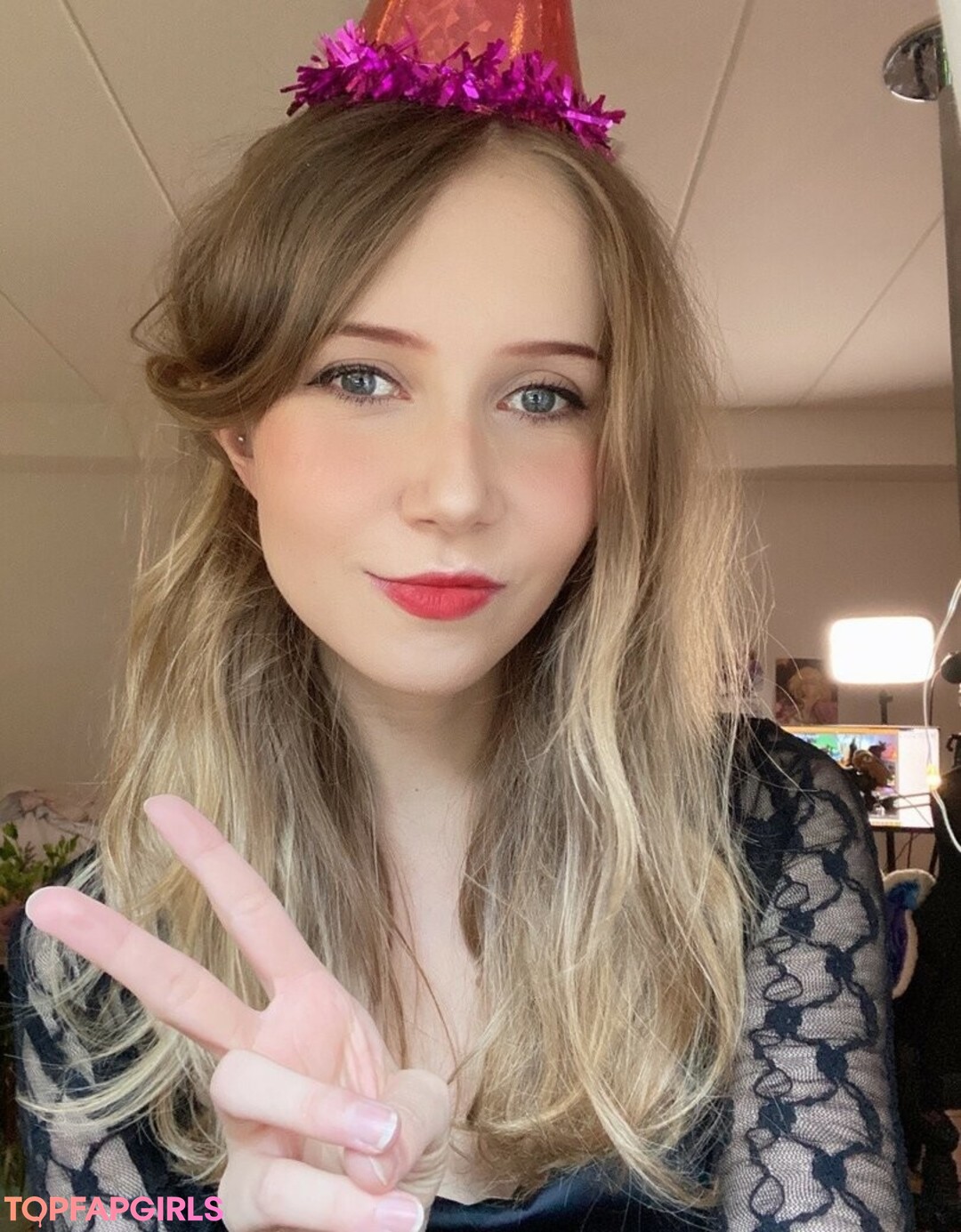 Photo nue de fuite OnlyFans de Apollolol #26 Photo nue de fuite OnlyFans de Apollolol #26
