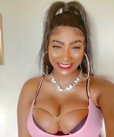 Photo nue de fuite OnlyFans de Cooliemonae
