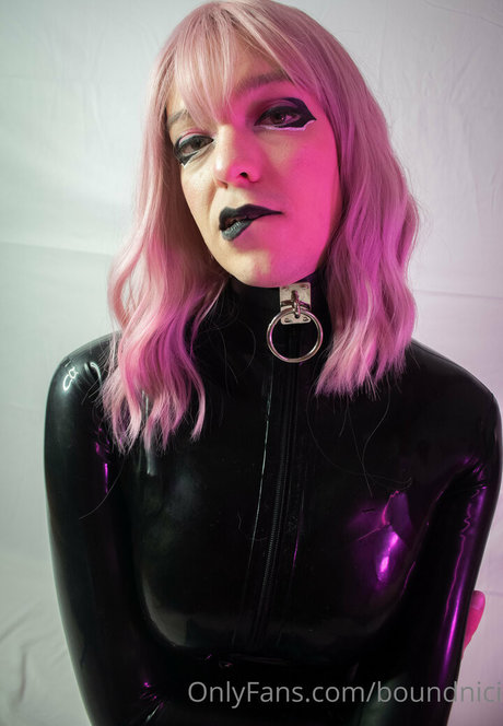 Photo nue de fuite OnlyFans de Boundnici