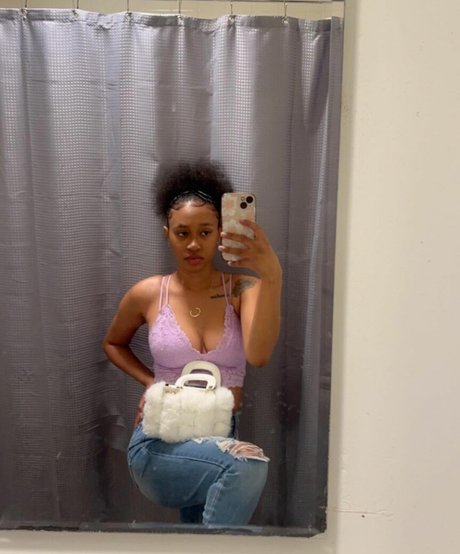 Photo nue de fuite OnlyFans de Callmecoconasty