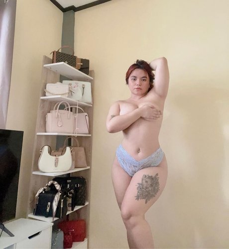 Photo nue de fuite OnlyFans de Ara Belle