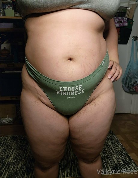 Photo nue de fuite OnlyFans de Valkyrierosefreee