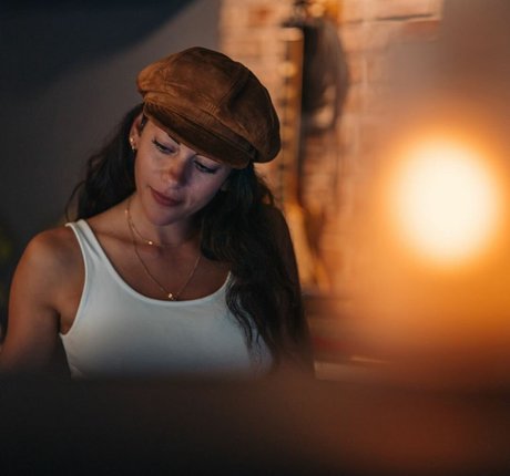 Inbar Lavi