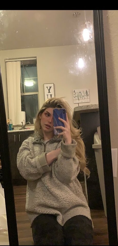 Sexyredinbedfree