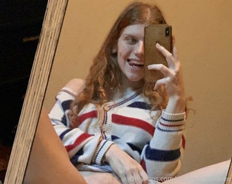 Sexyredinbedfree