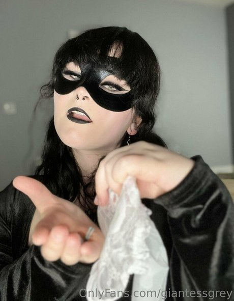 Giantessgrey
