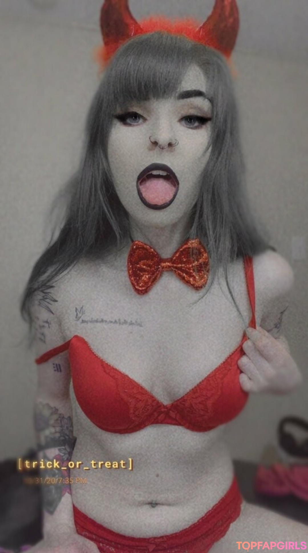 Photo nue de fuite OnlyFans de Smolgothgirlvip #28 Photo nue de fuite OnlyFans de Smolgothgirlvip #28