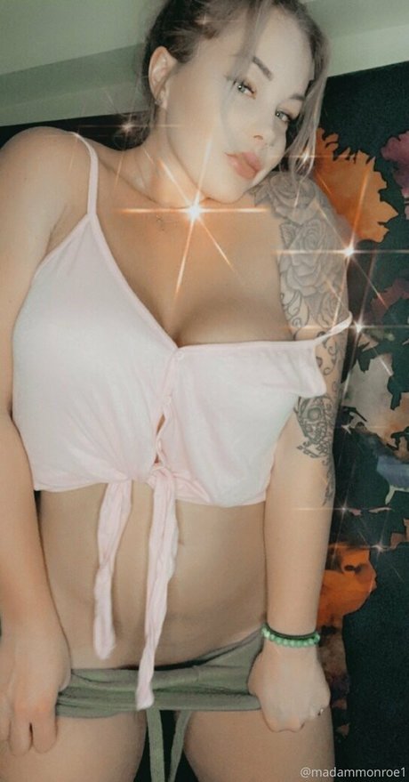 Thecurvyqueen01