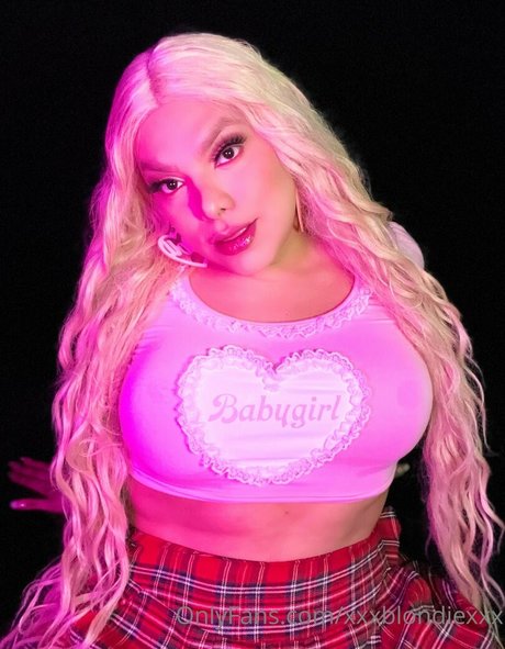 Xxxblondiexxx