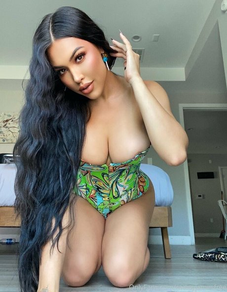 Photo nue de fuite OnlyFans de Raineyjamesfree