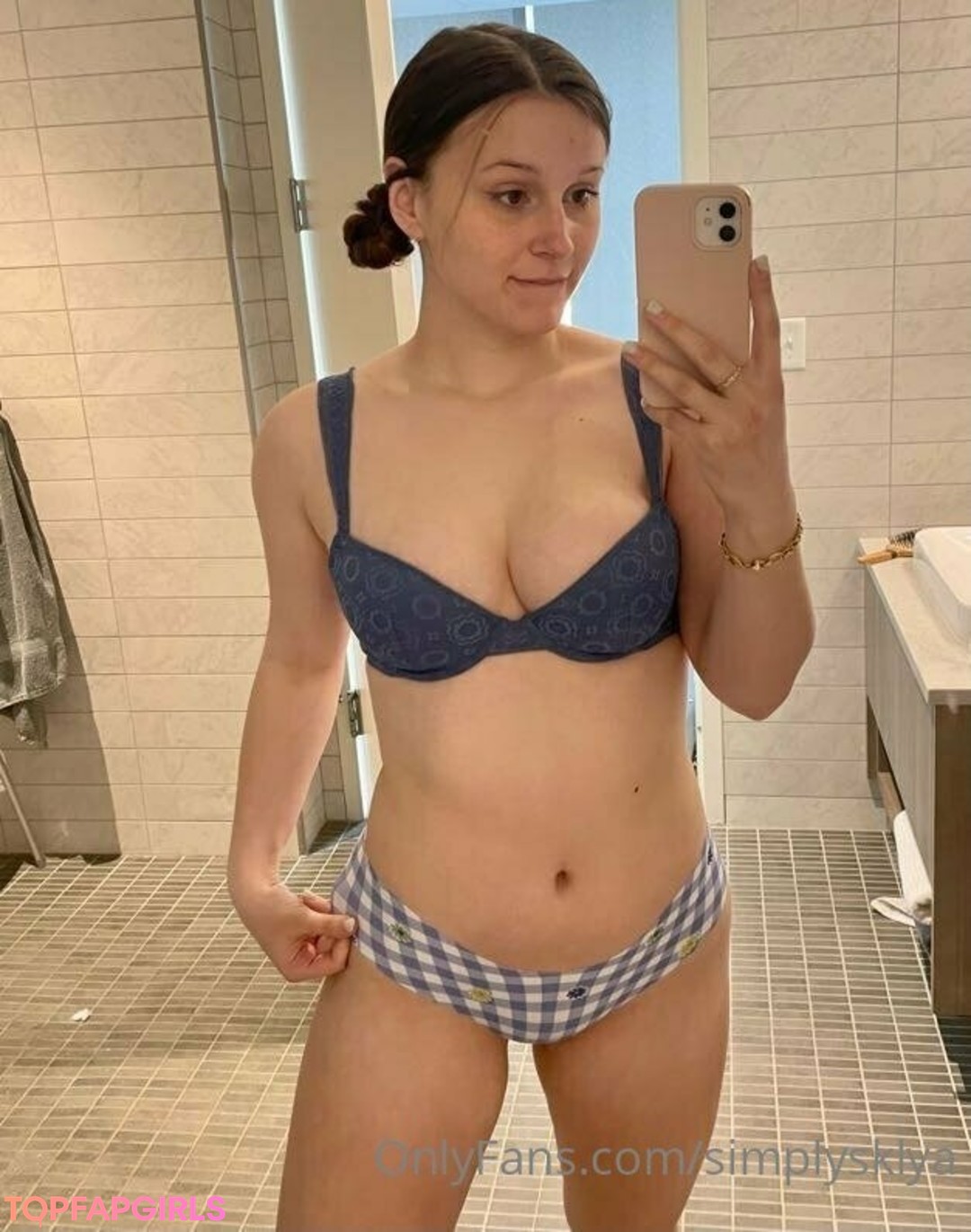 Photo nue de fuite OnlyFans de Simplyskyla #18 Photo nue de fuite OnlyFans de Simplyskyla #18