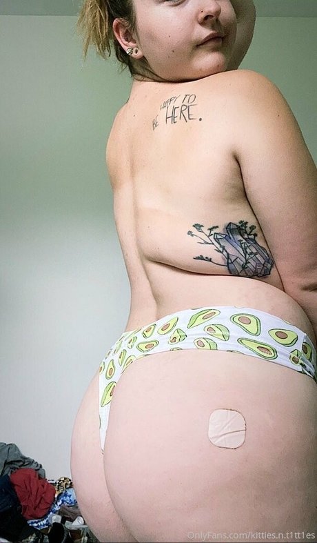Photo nue de fuite OnlyFans de Kittiesnt1tt1es