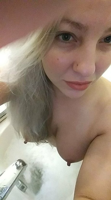 Blondehoney22