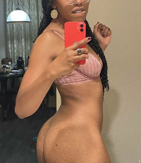Photo nue de fuite OnlyFans de Asokahxxx