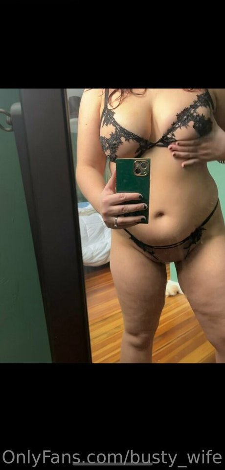 Busty_wife