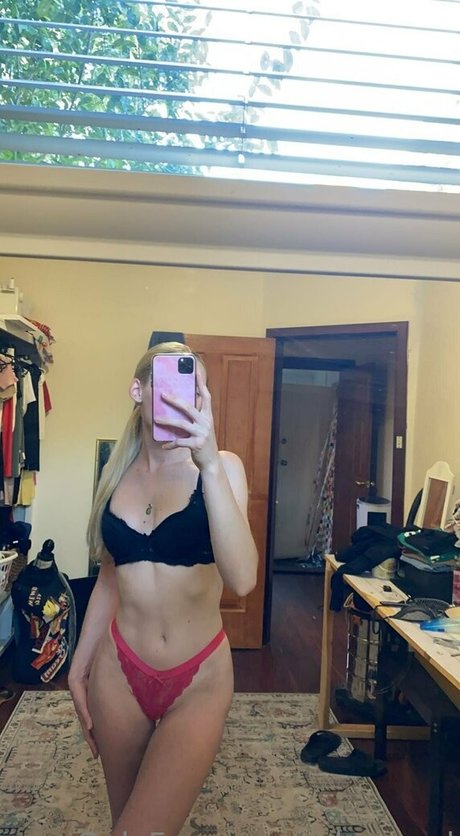 Photo nue de fuite OnlyFans de Srhmmnd