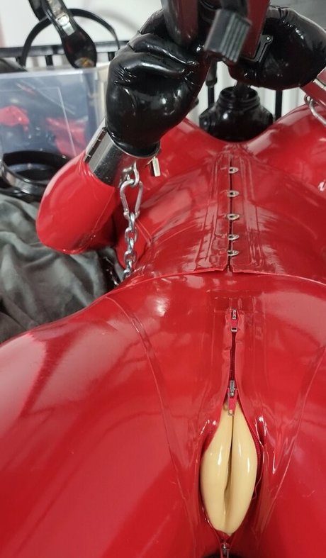 Rubberdollemma