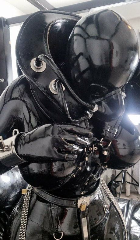 Rubberdollemma