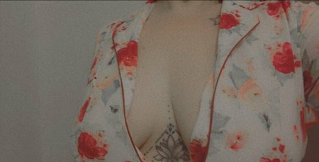 Curvyweirdgirl