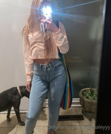 Photo nue de fuite OnlyFans de Bellahaleyyy