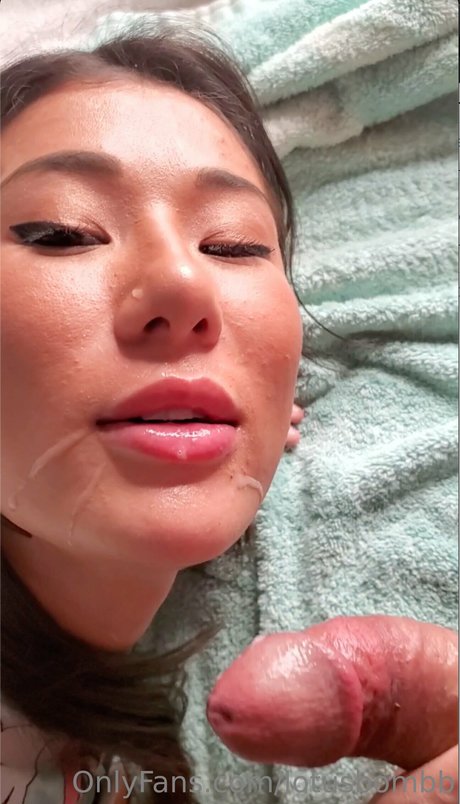 Photo nue de fuite OnlyFans de Lotus Bomb