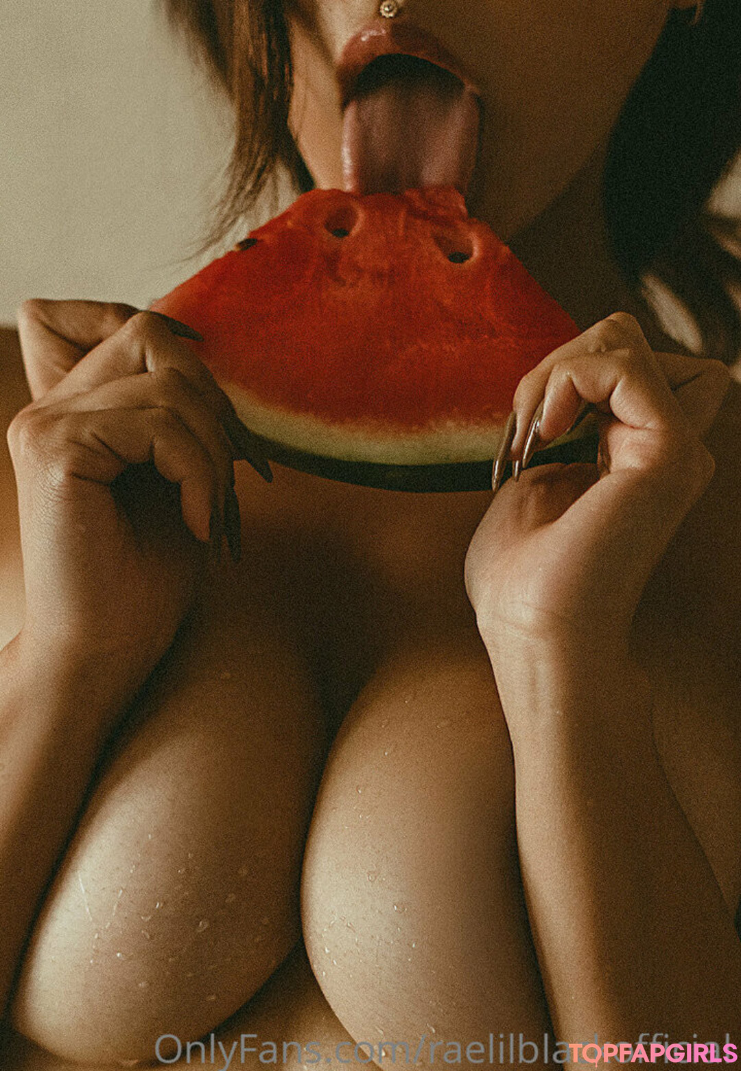 Photo nue de fuite OnlyFans de Raelilblack #1309