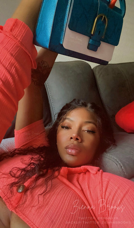 Photo nue de fuite OnlyFans de Ziennaxxx