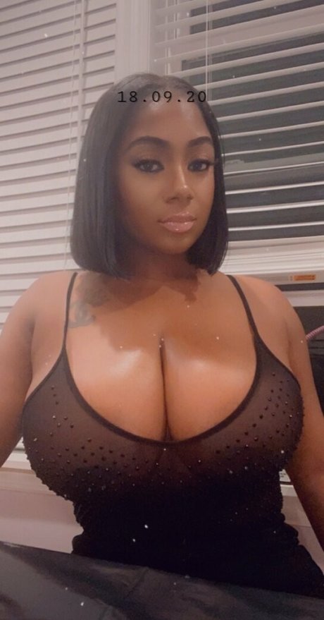 Photo nue de fuite OnlyFans de Therealchanellealicia