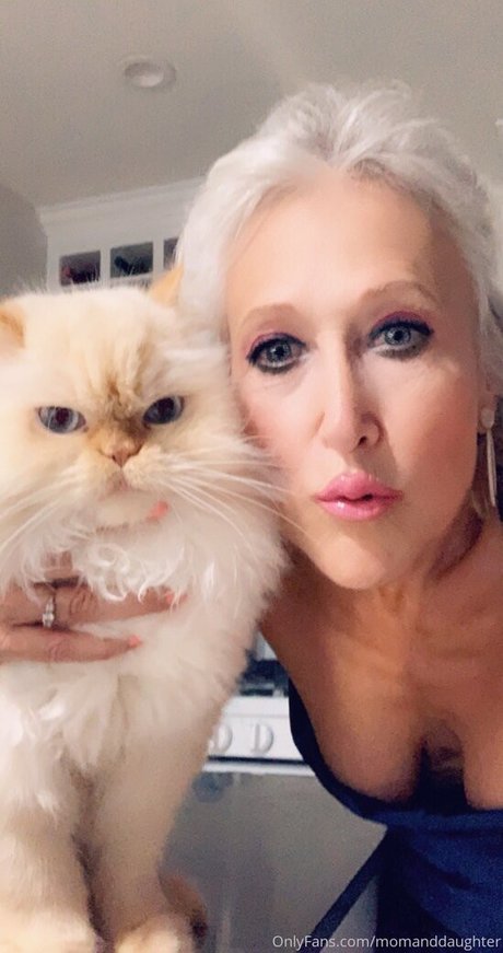 Momanddaughter