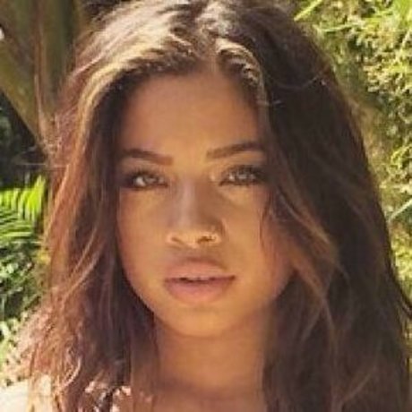 Kiana Lede
