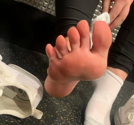 Kayla.footsie