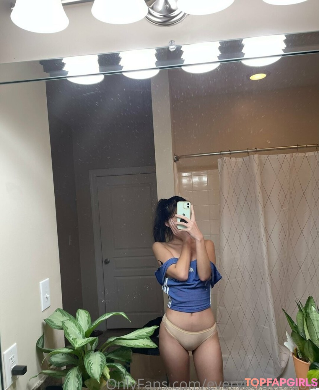Photo nue de fuite OnlyFans de Everybodymeow #120 Photo nue de fuite OnlyFans de Everybodymeow #120