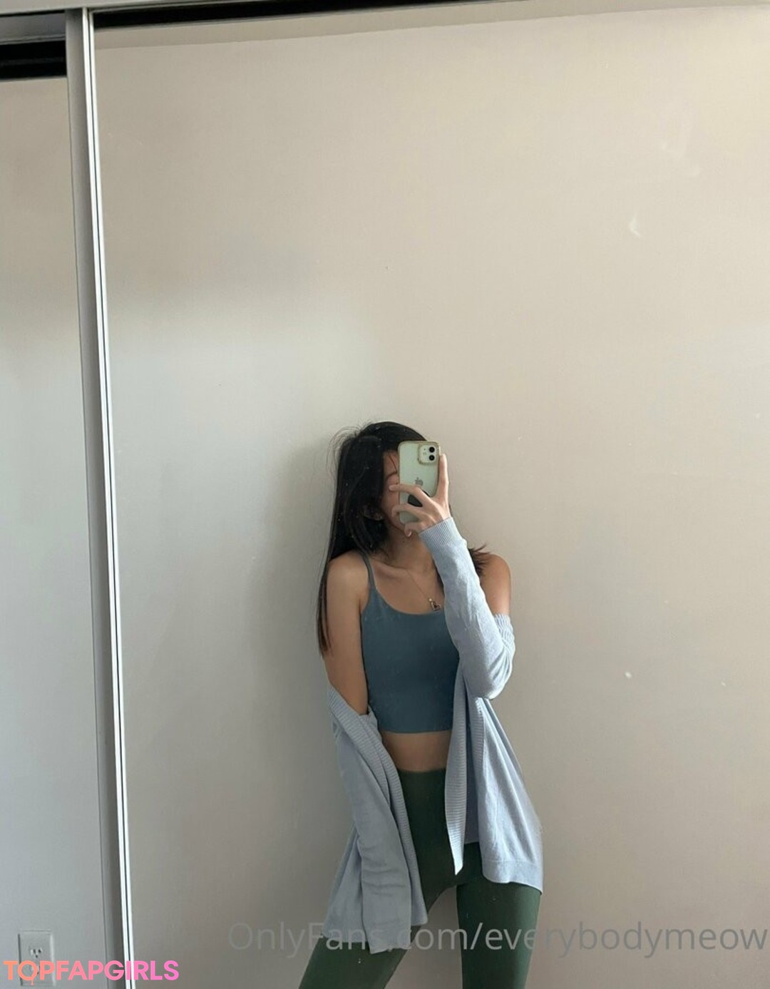 Photo nue de fuite OnlyFans de Everybodymeow #74 Photo nue de fuite OnlyFans de Everybodymeow #74