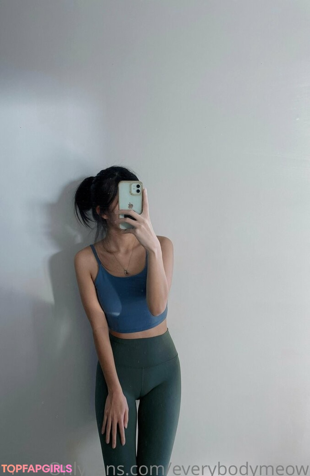 Photo nue de fuite OnlyFans de Everybodymeow #76 Photo nue de fuite OnlyFans de Everybodymeow #76
