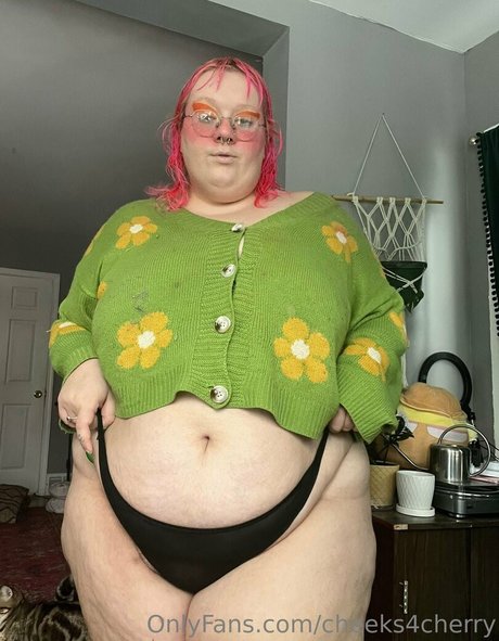 Cheeks4cherry