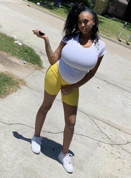 Photo nue de fuite OnlyFans de Nene Balenciaga