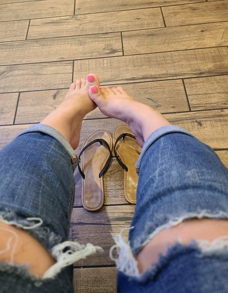 Feetstacystay