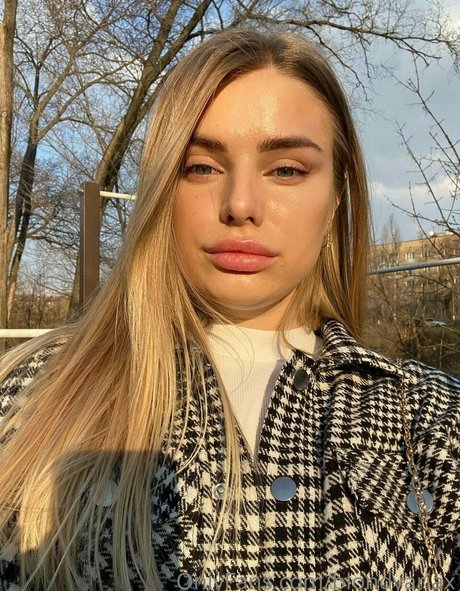Blondyariax